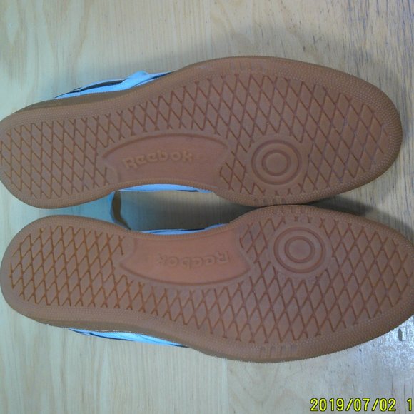 Reebok - Picture 3 of 5